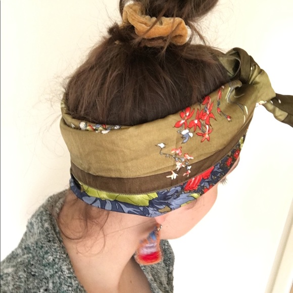 Floral robe and scarf - Picture 7 of 8